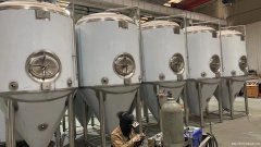 生产酿啤酒设备的厂家哪家好10吨精酿啤酒设备酒厂设备